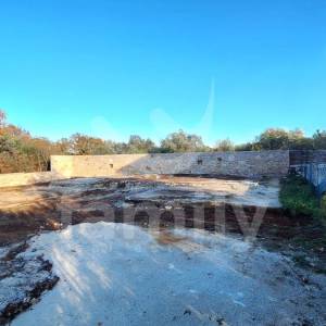 UREĐENO ZEMLJIŠTE U BLIZINI GRAĐEVINSKOG PODRUČJA