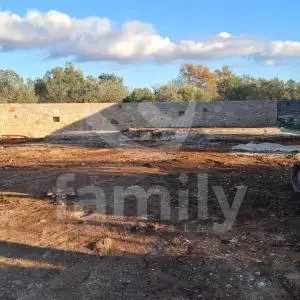 UREĐENO ZEMLJIŠTE U BLIZINI GRAĐEVINSKOG PODRUČJA