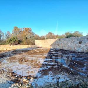 UREĐENO ZEMLJIŠTE U BLIZINI GRAĐEVINSKOG PODRUČJA