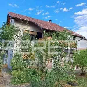 VELIKA GORICA –strogi centar,  KUĆA S DVA ODVOJENA STANA ILI JEDNA CJELINA