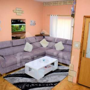 VEOMA RENTABILNA KUĆA SA BAZENOM