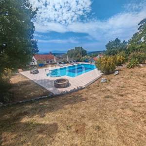 Vila s bazenom i dvije garaže na parceli od 2500m2