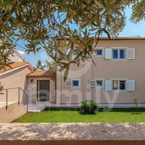 VILA SA KONOBOM I BAZENOM BLIZU PLAŽE I GRADA
