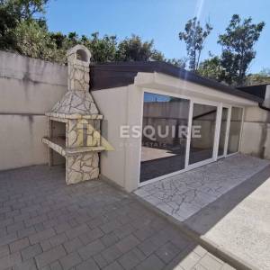VINJERAC - Dvosoban apartman u prizemlju + konoba i vrt - 63m2