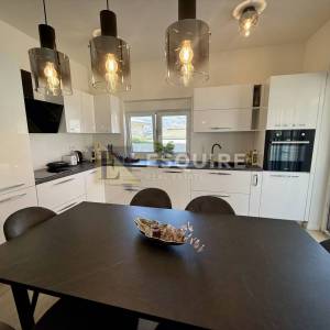 Vinjerac – prostrani namješten dvosobni apartman s vrtom!!