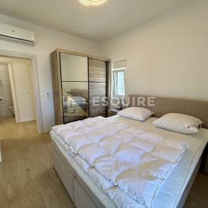 Vinjerac – prostrani namješten dvosobni apartman s vrtom!!