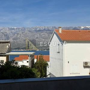 Vinjerac – prostrani namješten dvosobni apartman s vrtom!!
