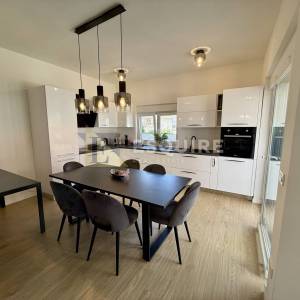 Vinjerac – prostrani namješten dvosobni apartman s vrtom!!
