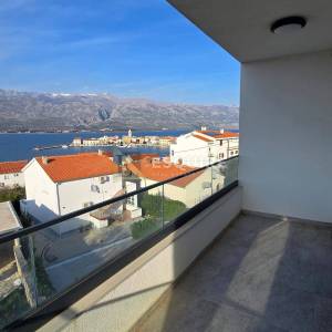 Vinjerac -  trosoban penthouse s krovnom terasom i panoramskim pogledom na more!!
