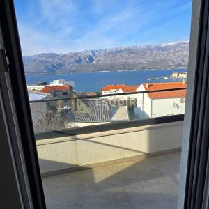 Vinjerac -  trosoban penthouse s krovnom terasom i panoramskim pogledom na more!!