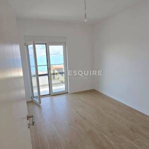 Vinjerac -  trosoban penthouse s krovnom terasom i panoramskim pogledom na more!!