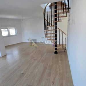 Vinjerac -  trosoban penthouse s krovnom terasom i panoramskim pogledom na more!!