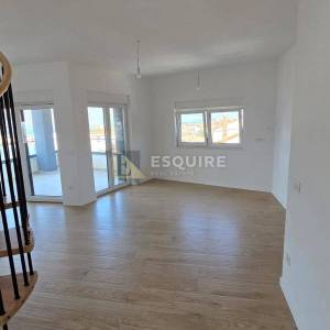 Vinjerac -  trosoban penthouse s krovnom terasom i panoramskim pogledom na more!!