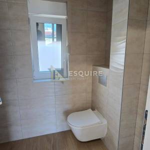 Vinjerac -  trosoban penthouse s krovnom terasom i panoramskim pogledom na more!!
