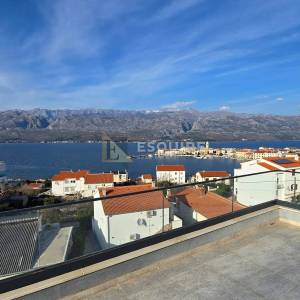 Vinjerac -  trosoban penthouse s krovnom terasom i panoramskim pogledom na more!!