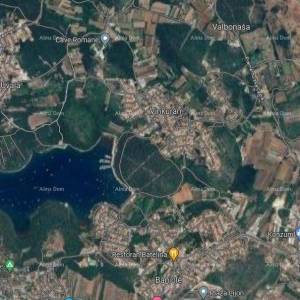Vinkuran! Građevinska parcela s dozvolom za gradnju apartmana !
