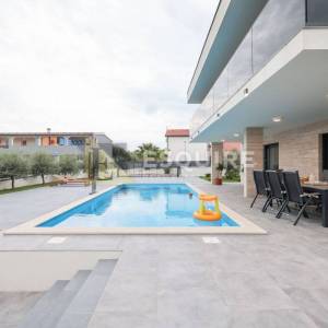 VIR - Luksuzna vila s bazenom 150m od plaže - 255m2