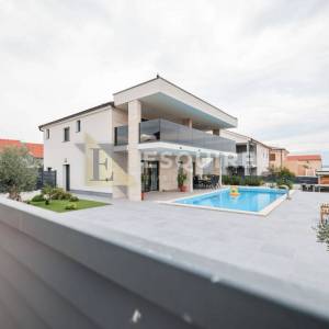 VIR - Luksuzna vila s bazenom 150m od plaže - 255m2