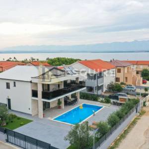 VIR - Luksuzna vila s bazenom 150m od plaže - 255m2