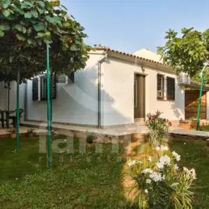 VIŠESTAMBENA KUĆA SA DVA POSLOVNA PROSTORA I APARTMANIMA