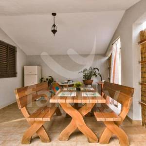 VIŠESTAMBENA KUĆA SA DVA POSLOVNA PROSTORA I APARTMANIMA