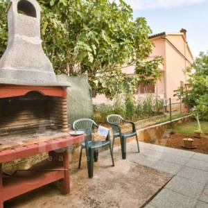 VIŠESTAMBENA KUĆA SA DVA POSLOVNA PROSTORA I APARTMANIMA