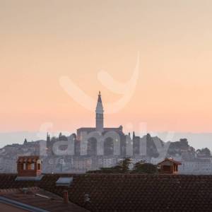 VISOKOKVALITETAN LUKSUZAN STAN SA POGLEDOM NA ROVINJ I MORE