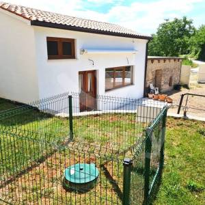 VISOKOKVALITETNA KAMENA VILA SA BAZENOM I GARAŽOM