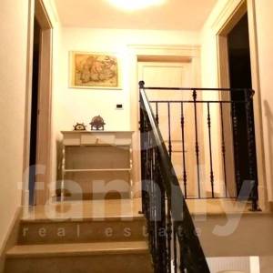 VISOKOKVALITETNA KAMENA VILA SA BAZENOM I GARAŽOM