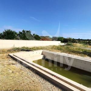 VISOKOKVALITETNA MODERNA VILA SA BAZENOM