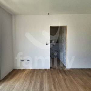 VISOKOKVALITETNA MODERNA VILA SA BAZENOM