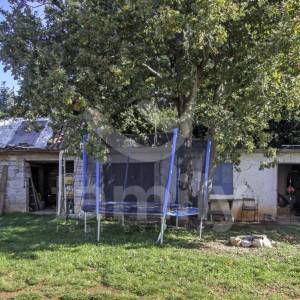 VISOKOKVALITETNA SAMOSTOJEĆA OBITELJSKA KATNICA NA MIRNOJ LOKACIJI