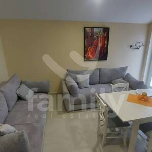 VISOKOKVALITETNA VILA SA BAZENOM I POGLEDOM NA MORE ZA NAJAM