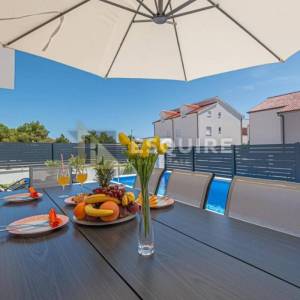 VODICE - Moderna Vila s bazenom 