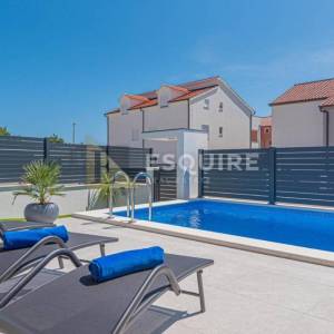 VODICE - Moderna Vila s bazenom 