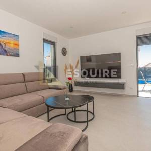 VODICE - Moderna Vila s bazenom 