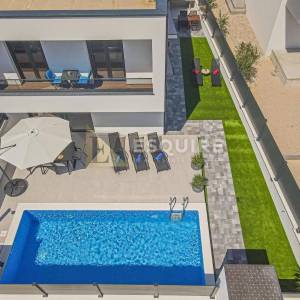 VODICE - Moderna Vila s bazenom 