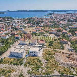VODICE - Moderna Vila s bazenom 