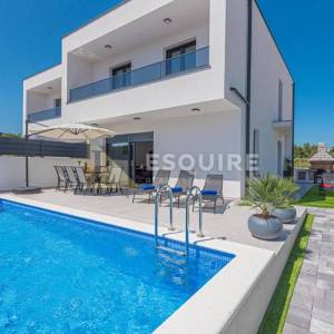 VODICE - Moderna Vila s bazenom 