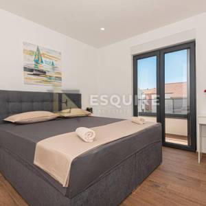 VODICE - Moderna Vila s bazenom 