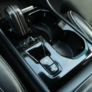 Volvo Xc40 T3 AUTOMATIK R-Design *HARMAN/KARDON, NAVIGACIJA, KAMERA, LED*