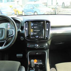 Volvo Xc40 T3 AUTOMATIK R-Design *HARMAN/KARDON, NAVIGACIJA, KAMERA, LED*