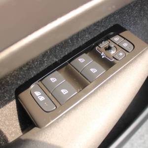 Volvo Xc40 T3 AUTOMATIK R-Design *HARMAN/KARDON, NAVIGACIJA, KAMERA, LED*