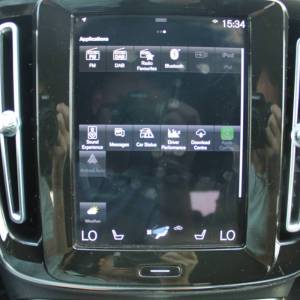 Volvo Xc40 T3 AUTOMATIK R-Design *HARMAN/KARDON, NAVIGACIJA, KAMERA, LED*