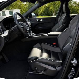 Volvo XC60 2.0d B4 AWD Aut. Plus Dark 197 KS, ACC+KAM+4xGR SJED+VIRT+NAVI+ASIST