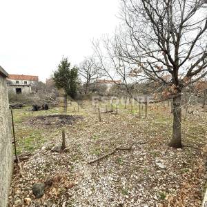 VRSI - Građevinsko zemljište - 788m2