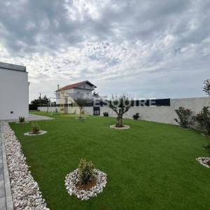 Vrsi - moderna vila od 170 m2 s bazenom!!
