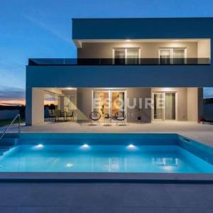 Vrsi - moderna vila od 170 m2 s bazenom!!