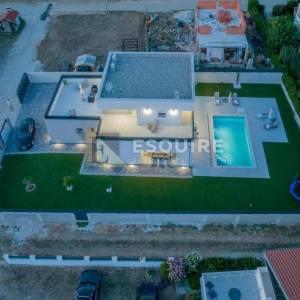 Vrsi - moderna vila od 170 m2 s bazenom!!