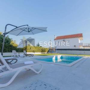 Vrsi - moderna vila od 170 m2 s bazenom!!